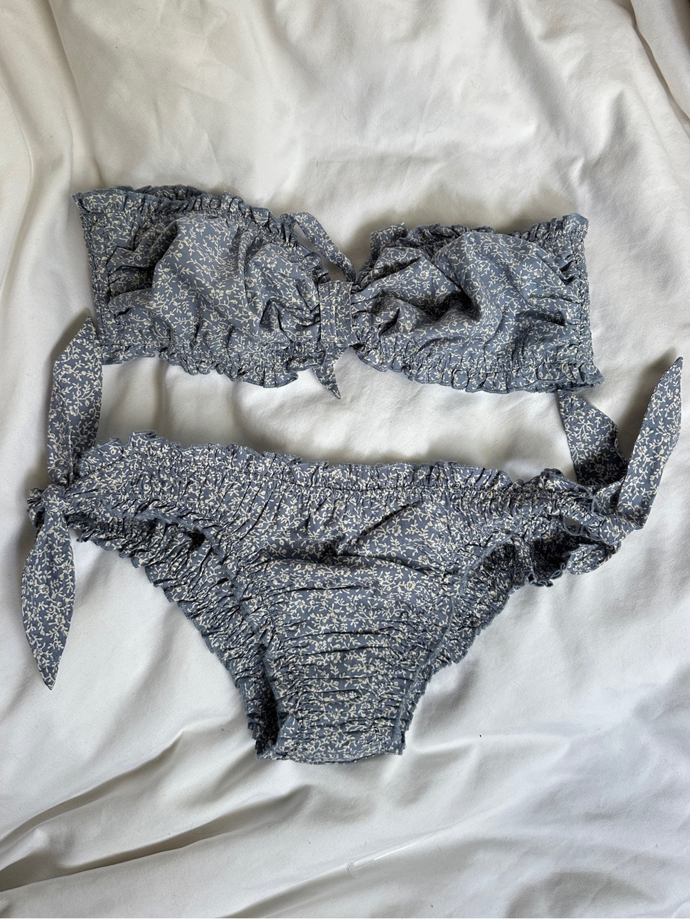 NWOT Doen Bikini Set size Medium - Soleil Style - Blue Floral Smocked and Tie